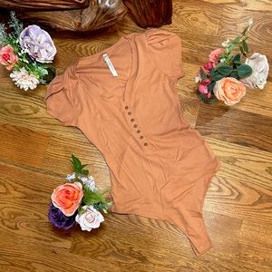 LIKE NEW!✨Intimately by Free People 🪴Short Sleeve Bodysuit in Peach Size Small
